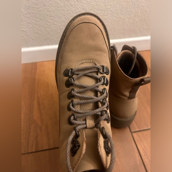 Teva boots women’s size 7 - Picture 4 of 7